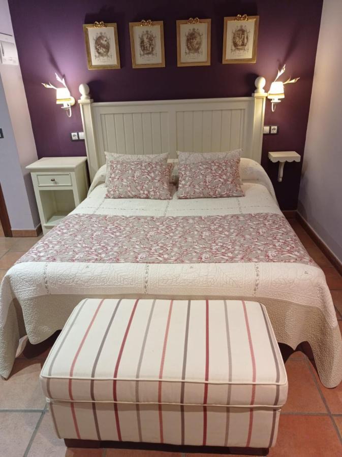 El Cuartel De Lugueros Hotel Bagian luar foto