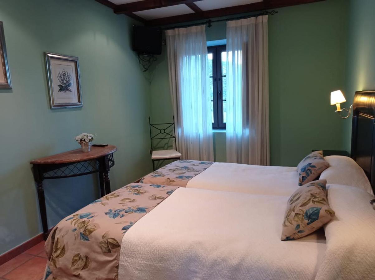 El Cuartel De Lugueros Hotel Bagian luar foto