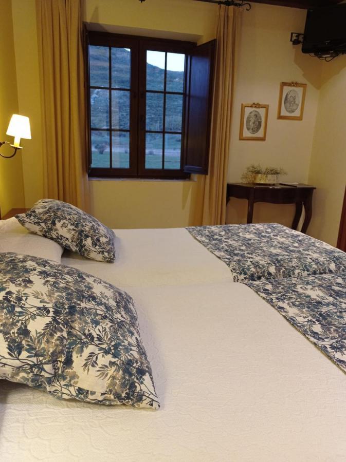 El Cuartel De Lugueros Hotel Bagian luar foto